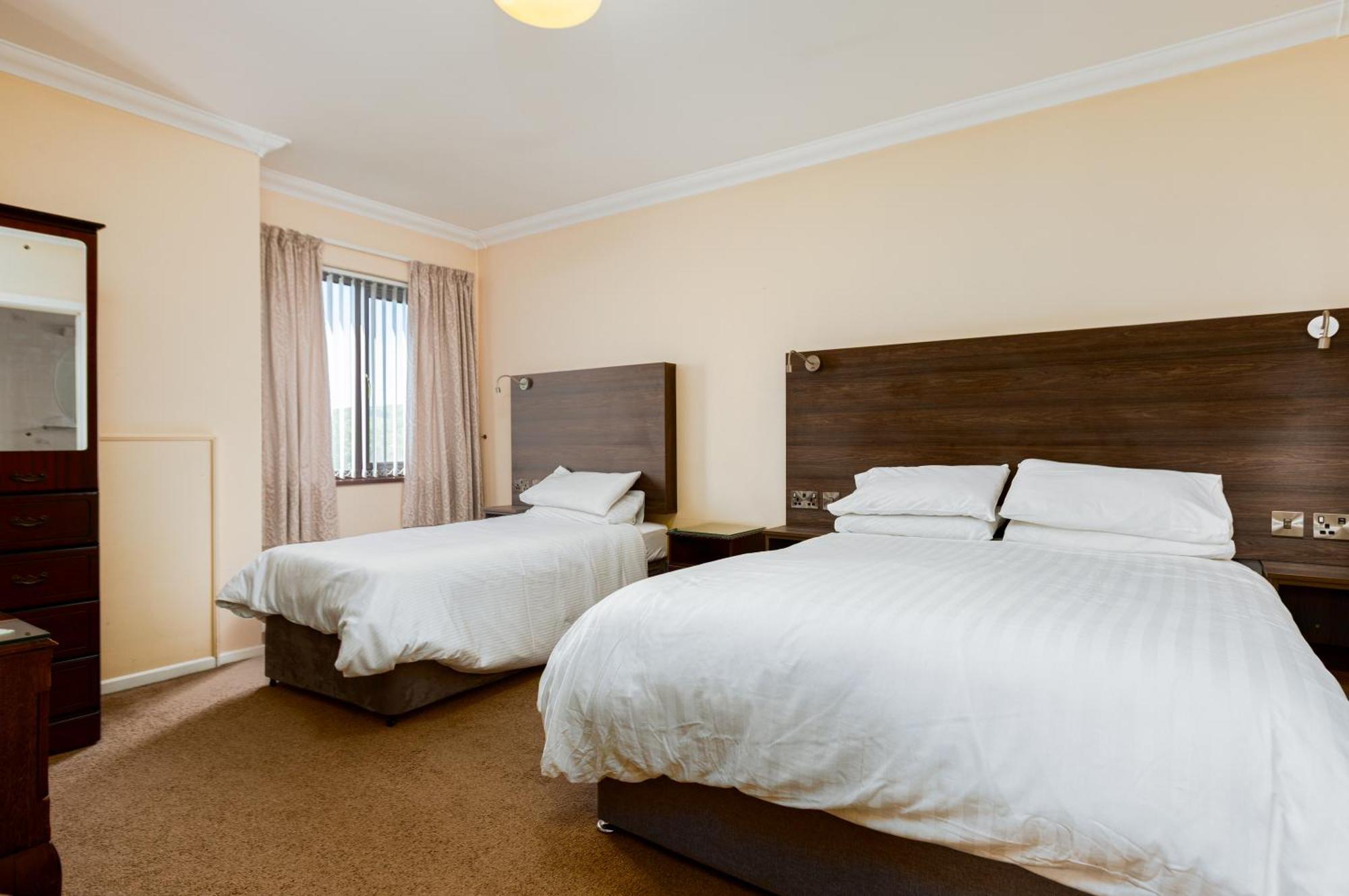 The Derg Arms B&B Castlederg Eksteriør bilde