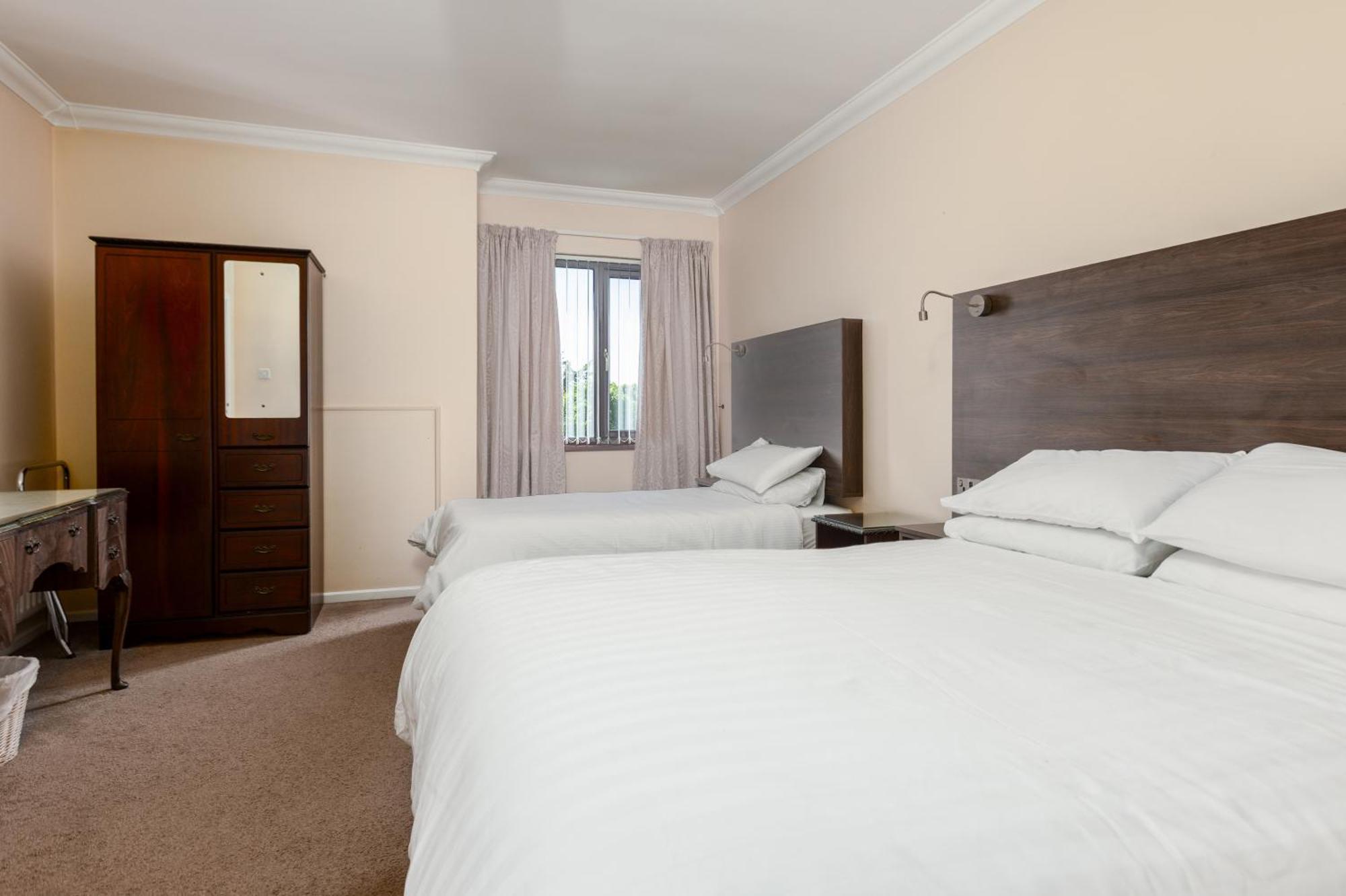 The Derg Arms B&B Castlederg Eksteriør bilde