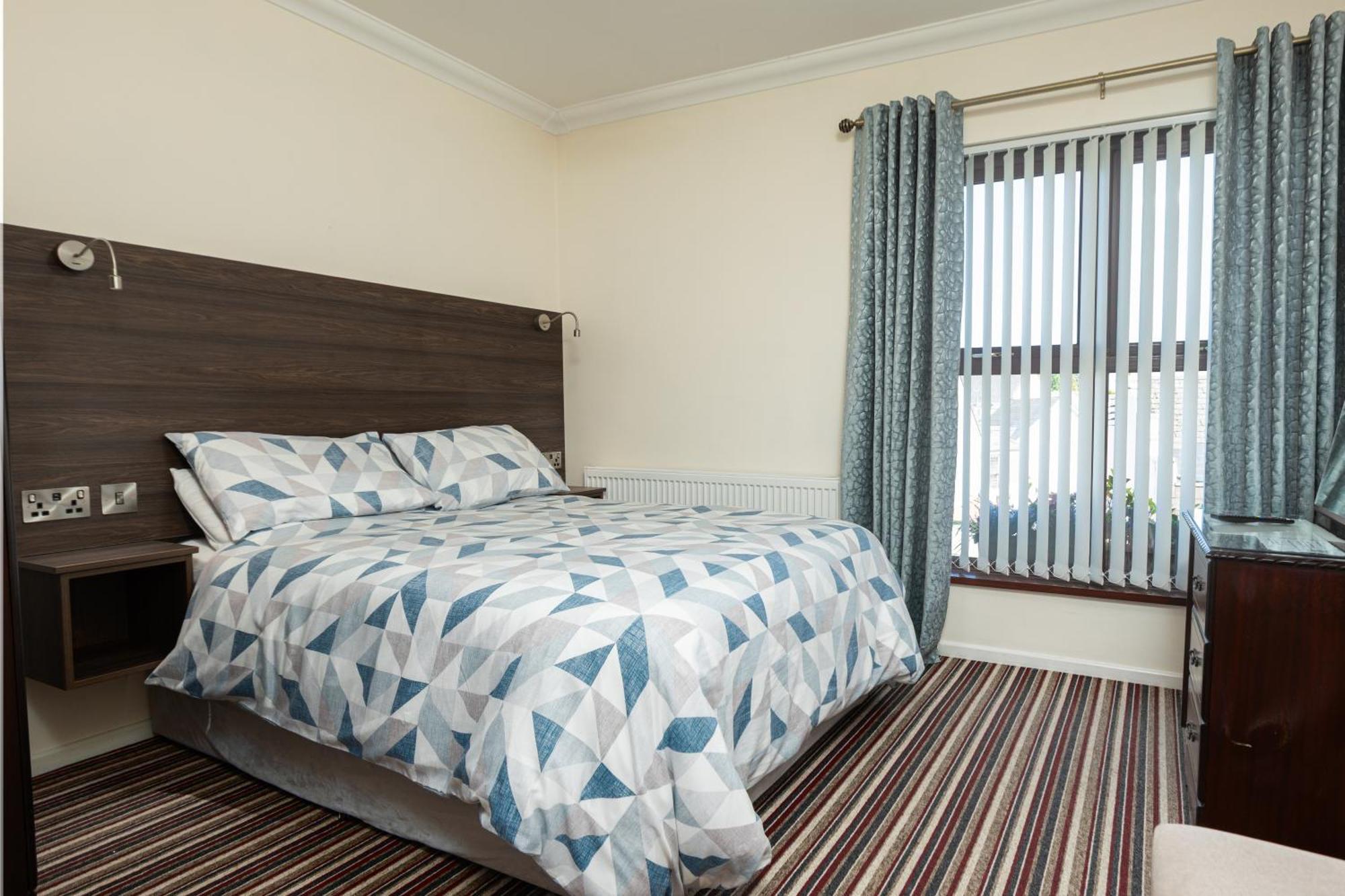 The Derg Arms B&B Castlederg Eksteriør bilde
